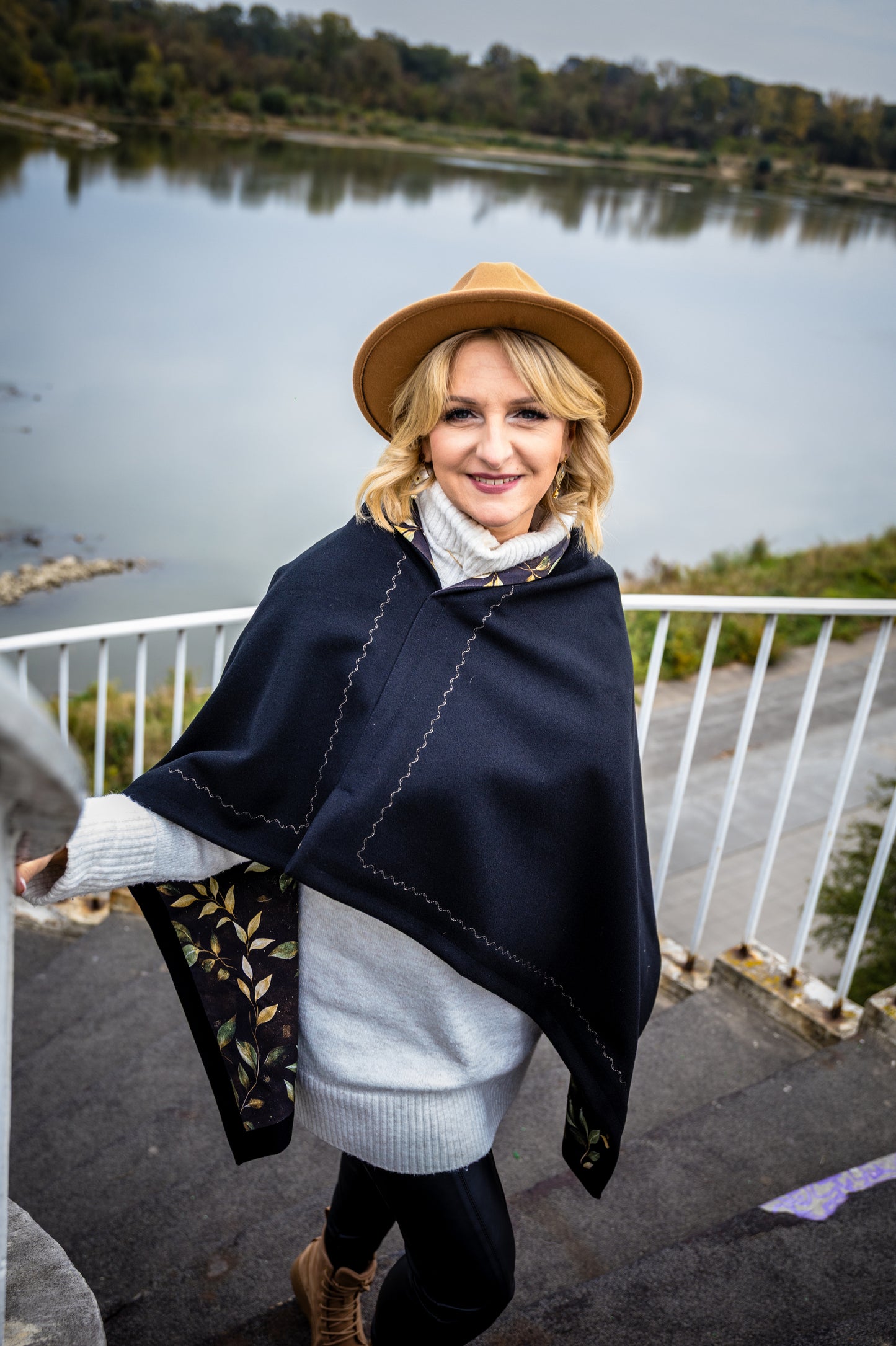 Dryad Poncho in Black