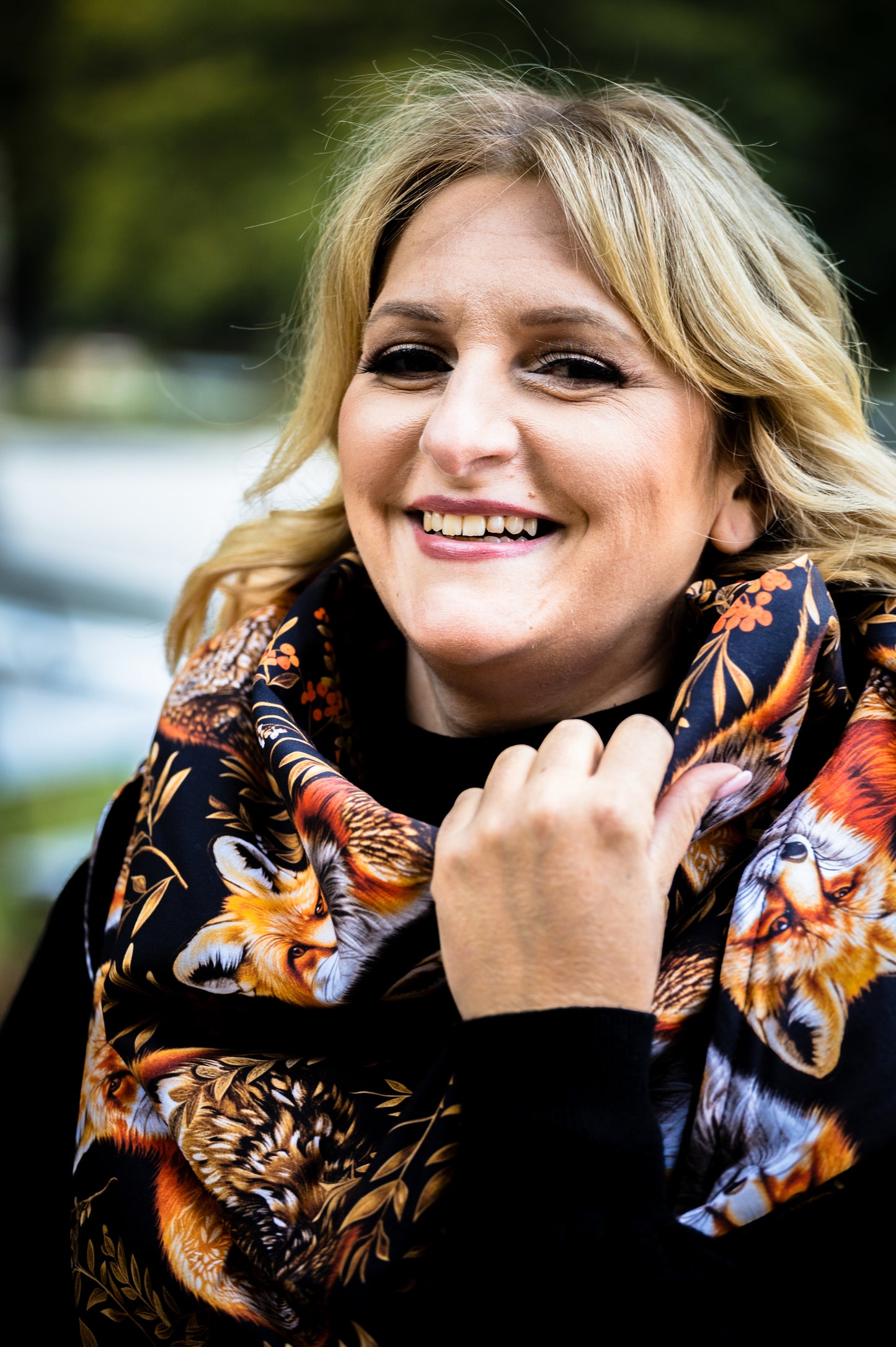Fox Scarf in Black