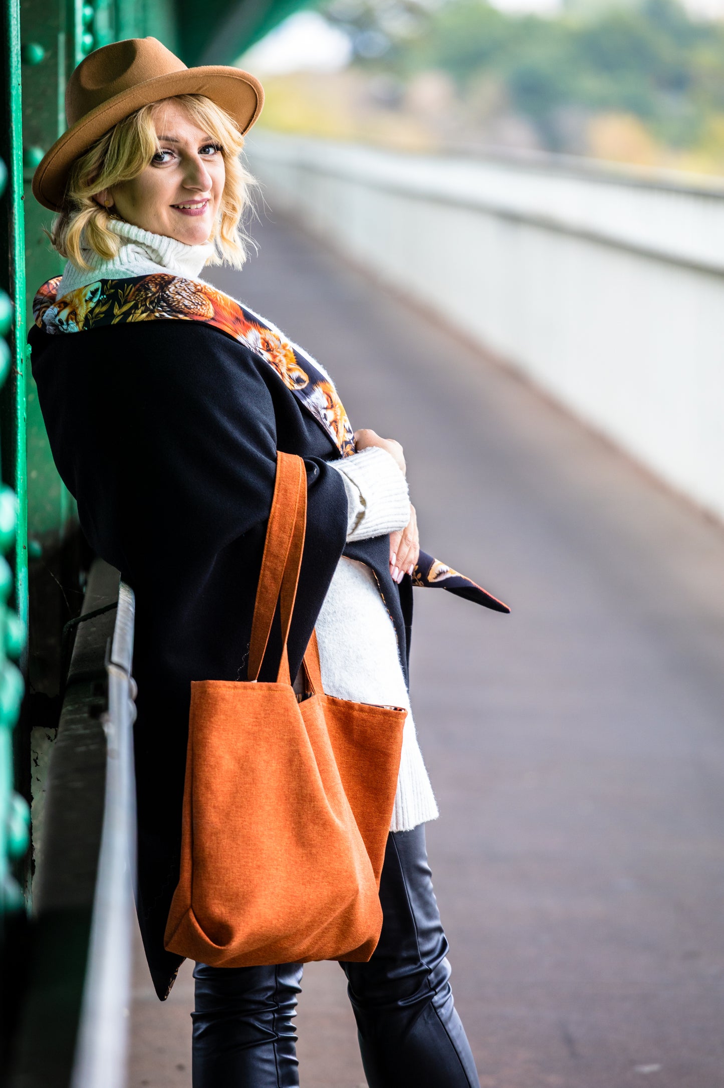 Fox Scarf in Black