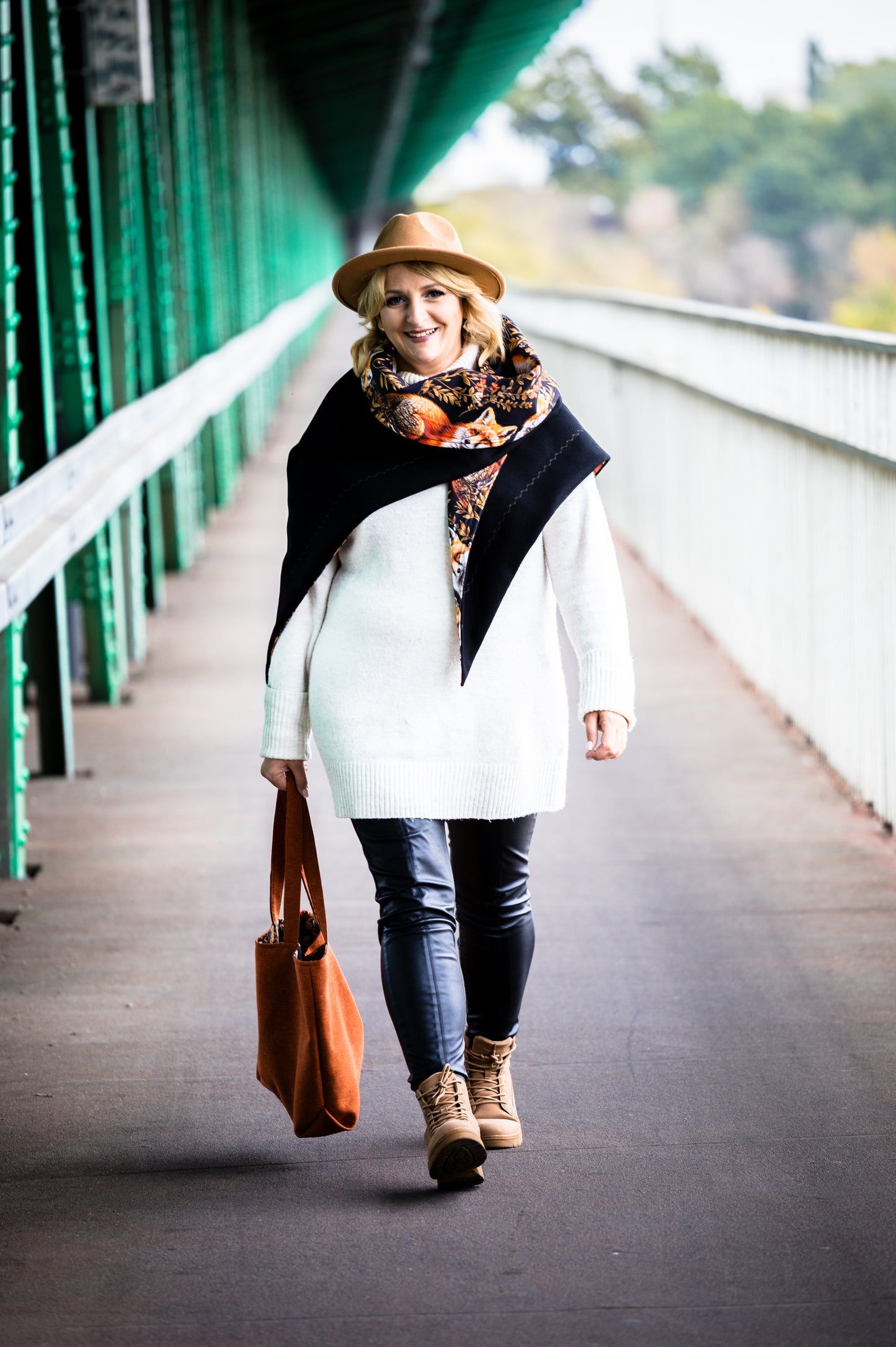 Fox Scarf in Black