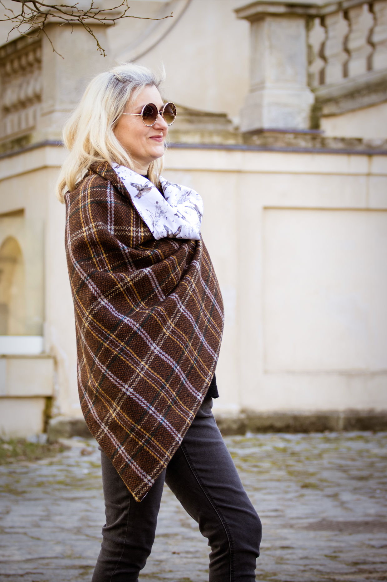 Chusta „Poranny Przelot” – natura w ruchu, styl w spokoju