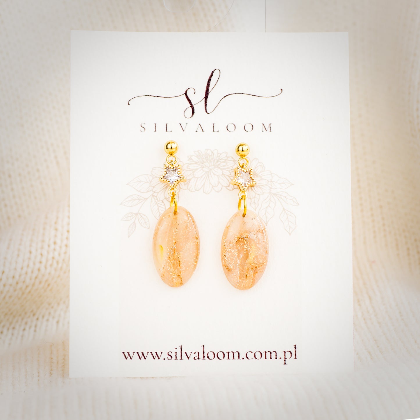 Beige oval earrings with a gold accent – surgical steel | Silvaloom