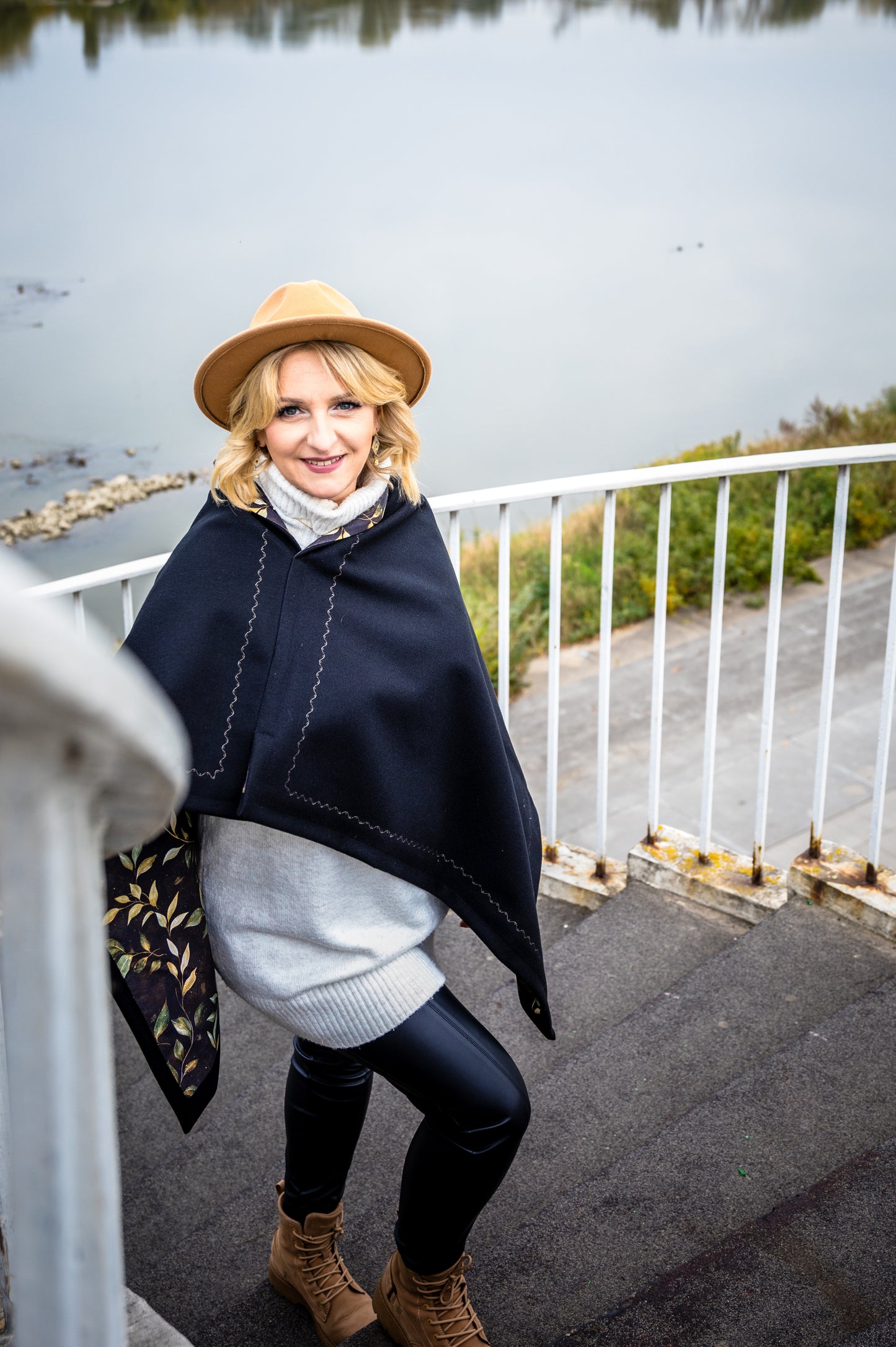Dryad Poncho in Black