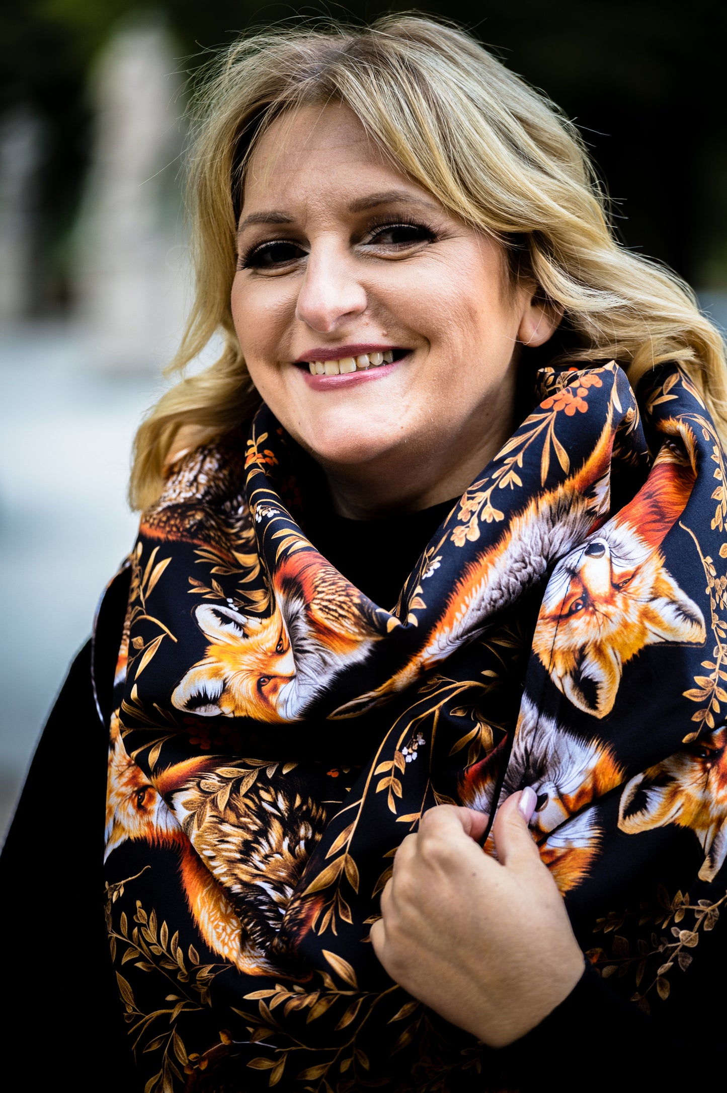 Fox Scarf in Black