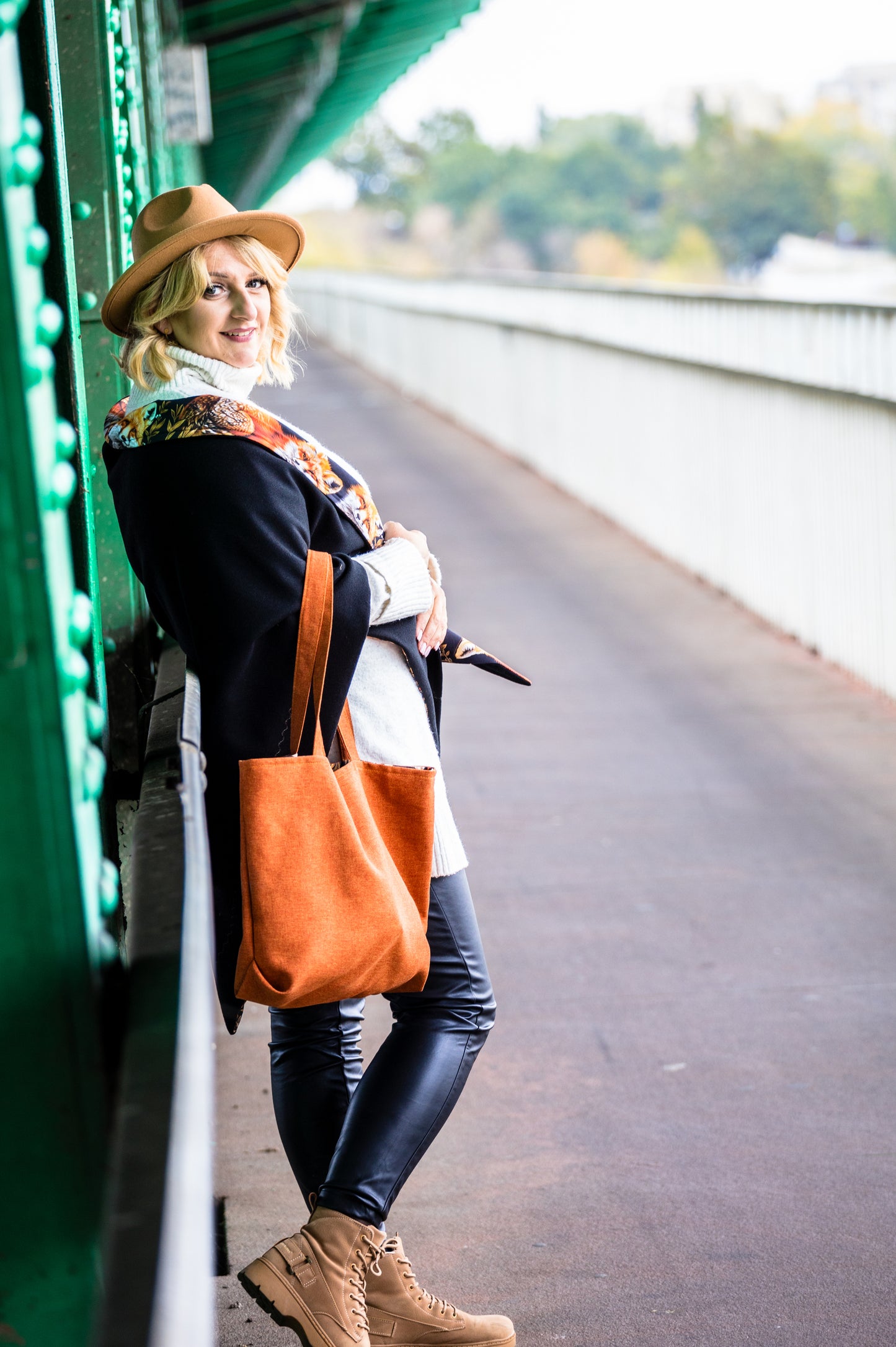 Fox Scarf in Black