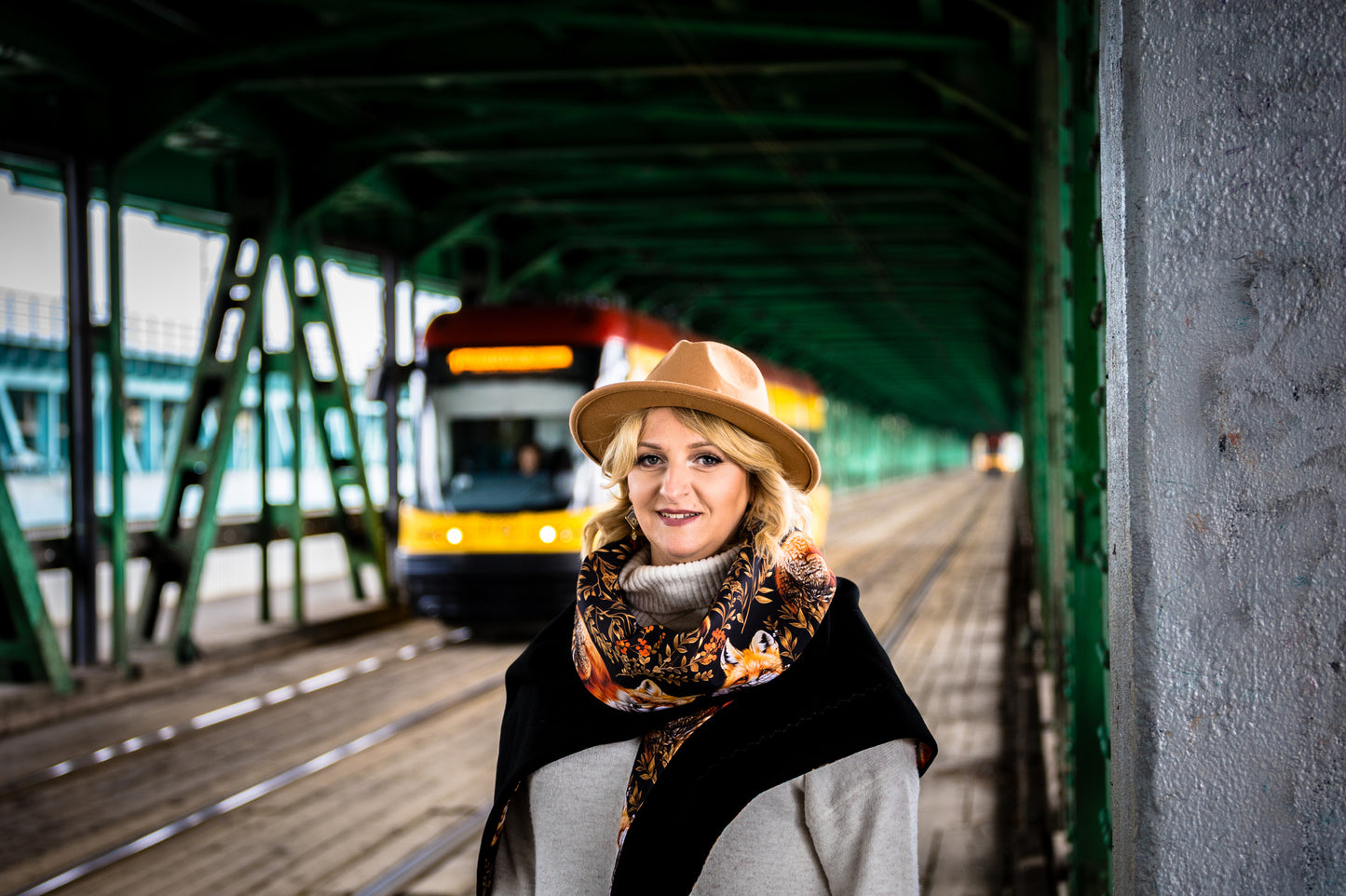 Fox Scarf in Black